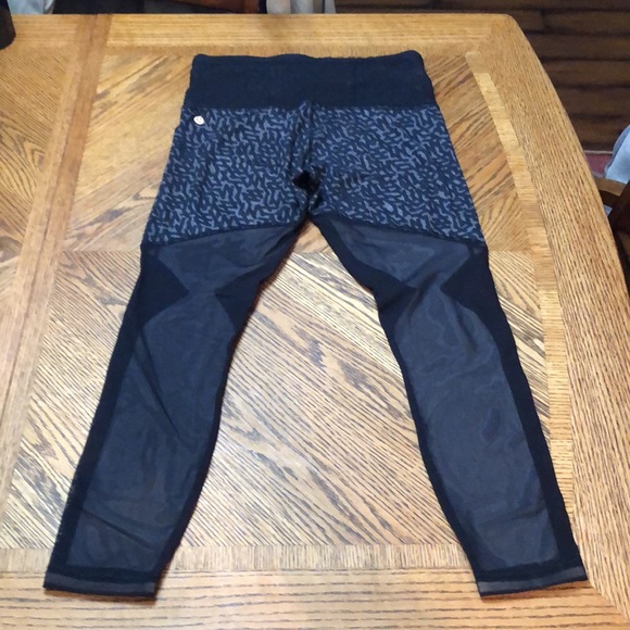 Lululemon running in the city mesh 7/8 - Picture 4 of 7